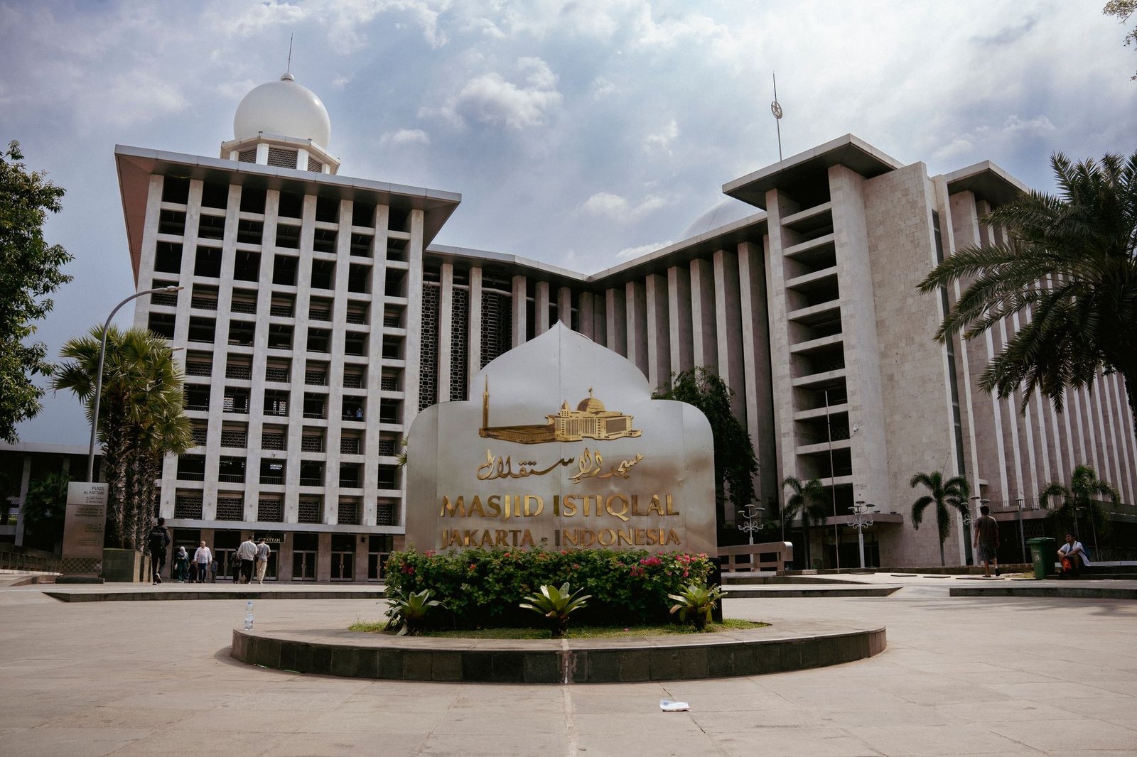 Konsultan hukum Indonesia profesional memberikan solusi hukum bisnis dan litigasi secara terpercaya